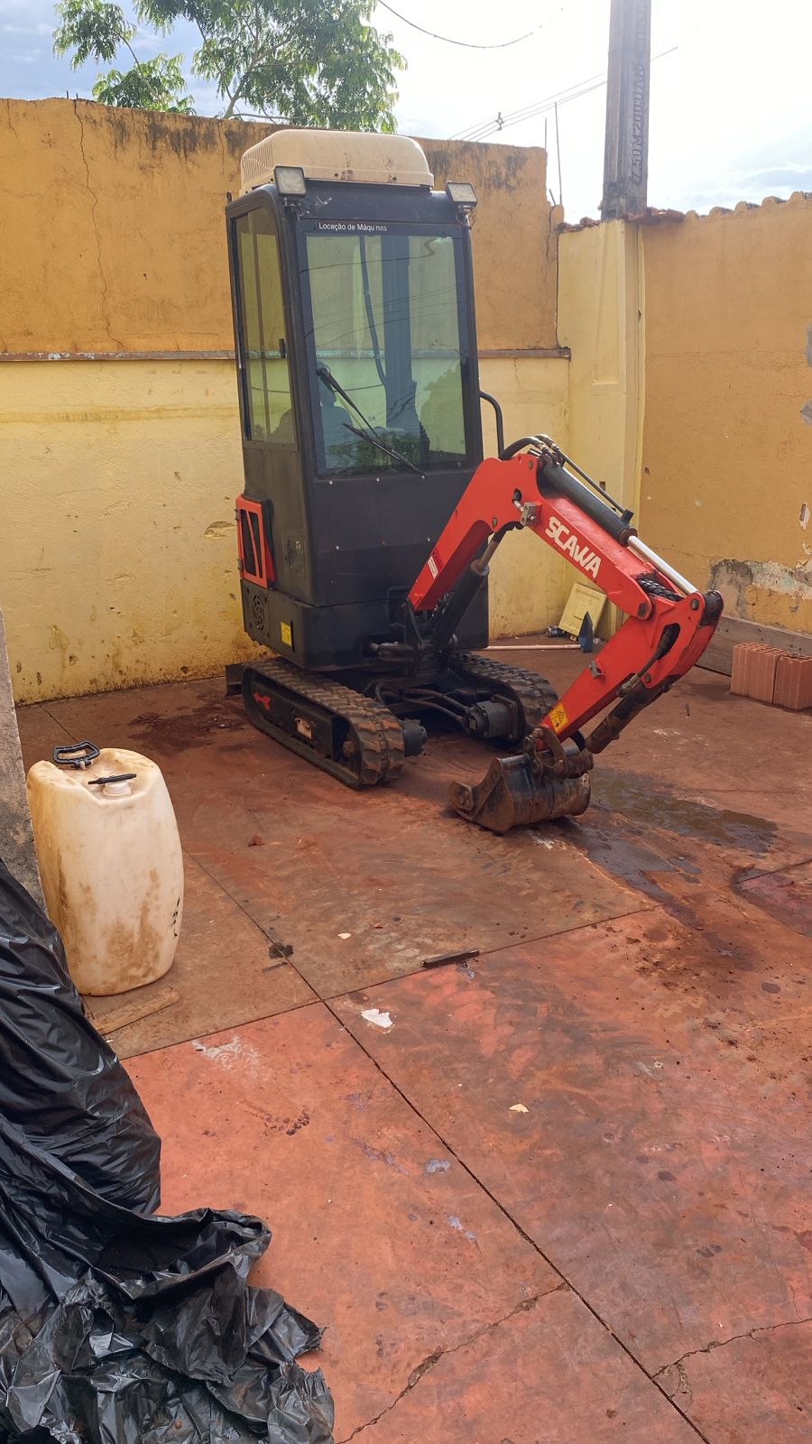 Locação de mini escavadeira hidráulica